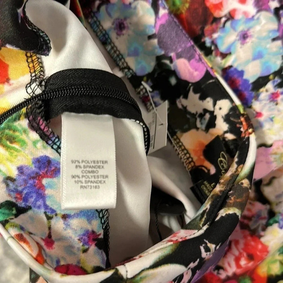Cupio Bright Floral Pencil Skirt size large with side zipper NWT. - Picture 9 of 9